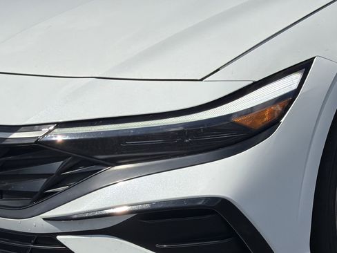 Used 2024 Hyundai Elantra SEL w/ Convenience Package image 9