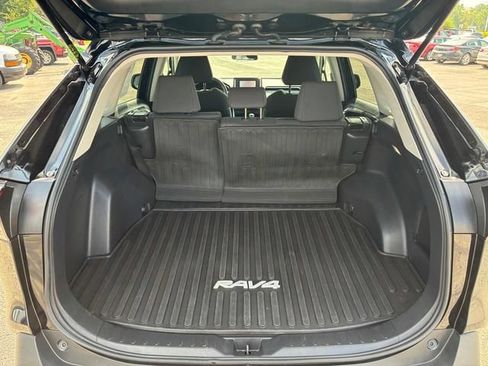 Used 2022 Toyota RAV4 LE AWD/4WD image 16