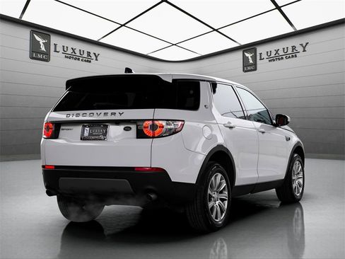 Used 2019 Land Rover Discovery Sport SE image 18