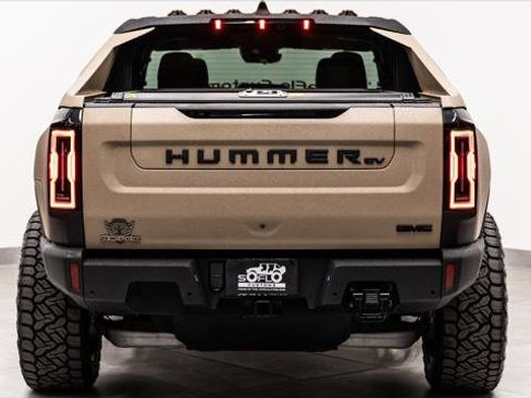 Used 2025 GMC Hummer EV 3X w/ LPO, Dark Essentials Package AWD/4WD image 9