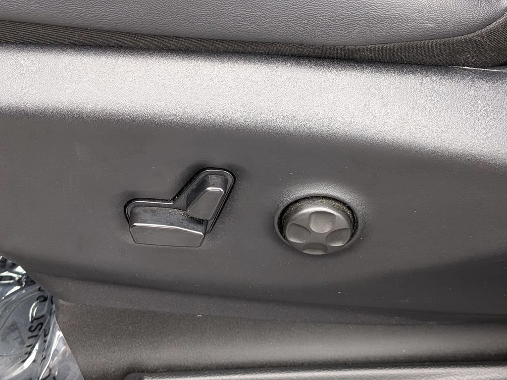 Certified 2025 Chrysler Pacifica Select FWD image 13