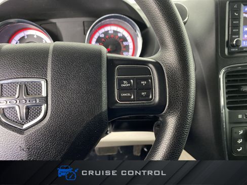 Used 2018 Dodge Grand Caravan SE w/ UConnect Hands-Free Group image 21