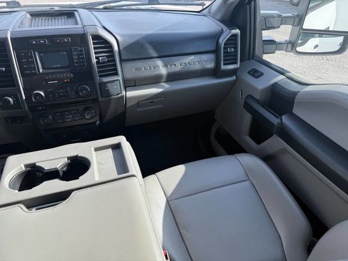 Used 2018 Ford F250 XL w/ STX Appearance Package image 32