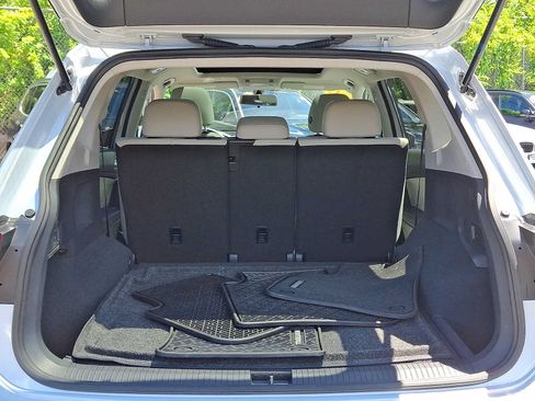 Used 2019 Volkswagen Tiguan SE w/ Panoramic Sunroof Package AWD/4WD image 28