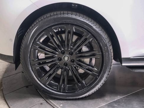 Used 2024 Land Rover Range Rover SE image 10