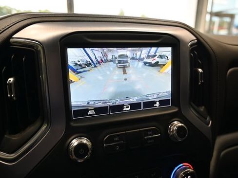 Used 2021 GMC Sierra 1500 SLT w/ SLT Premium Plus Package AWD/4WD image 18