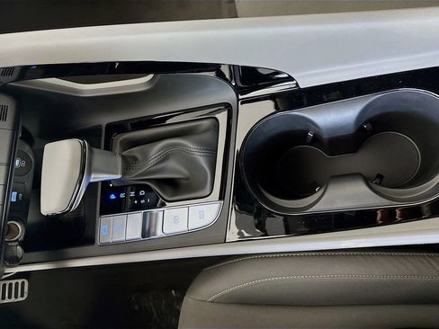 New 2025 Hyundai Elantra SEL FWD image 19
