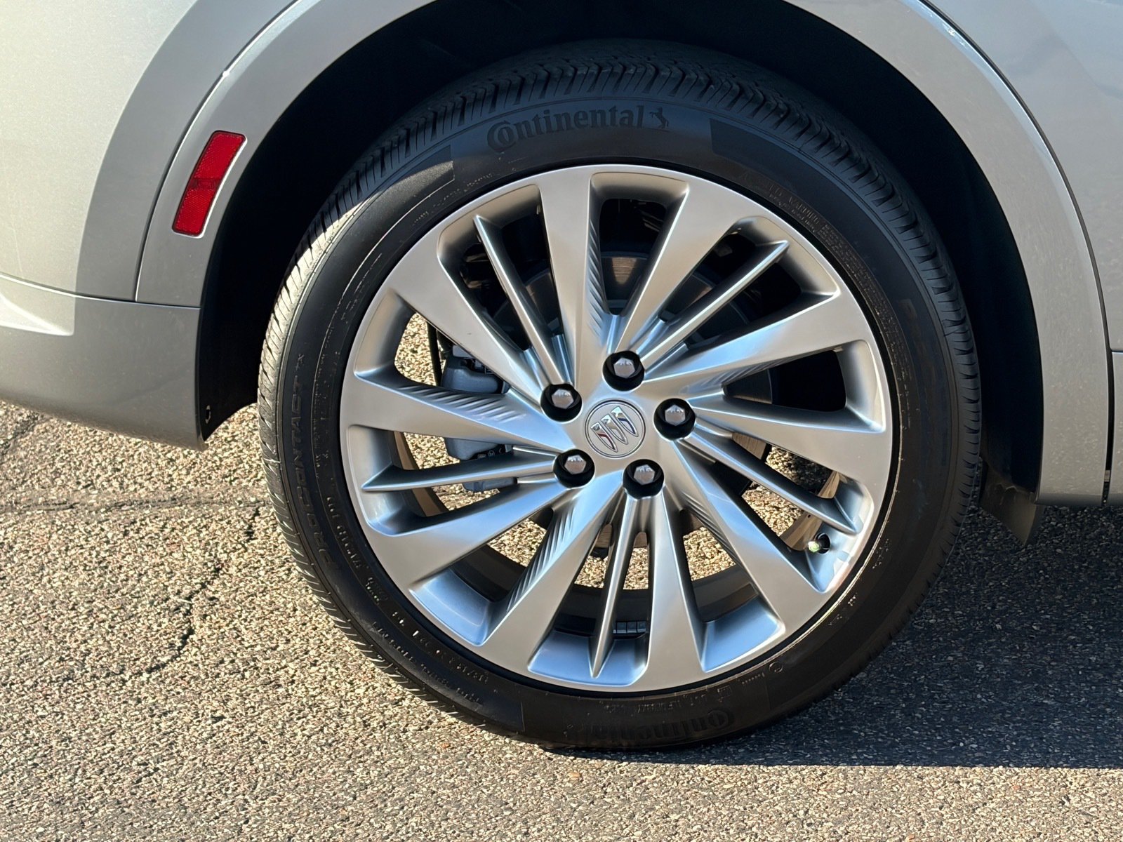 Used 2025 Buick Envision Avenir AWD/4WD image 9