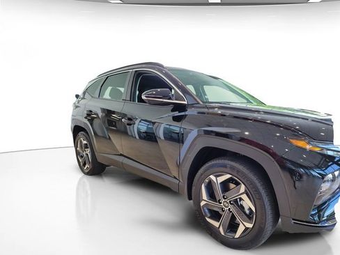 Certified 2023 Hyundai Tucson Limited AWD/4WD image 3