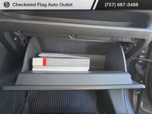 Used 2021 Toyota RAV4 LE image 44