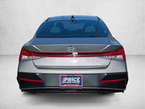 Certified 2025 Hyundai Elantra Limited image 7