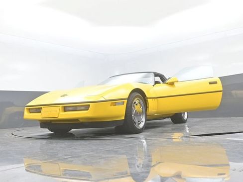 Used 1990 Chevrolet Corvette Convertible RWD image 28