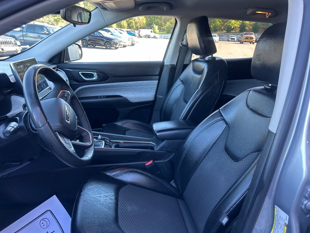 Used 2022 Jeep Compass Latitude AWD/4WD image 11