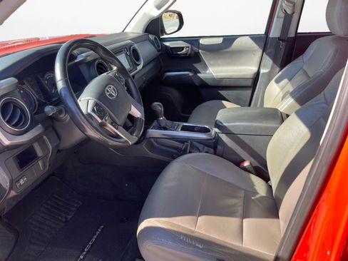 Used 2016 Toyota Tacoma SR5 image 11