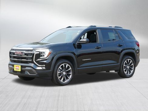 Used 2025 GMC Terrain Elevation w/ Elevation Premium Package AWD/4WD image 3