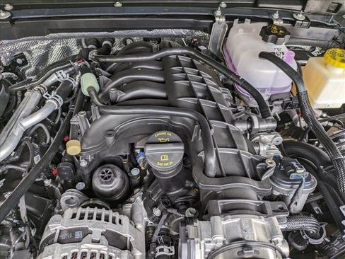 New 2025 Jeep Gladiator Mojave w/ Convenience Group image 18