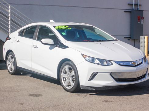 Used 2019 Chevrolet Volt LT image 3