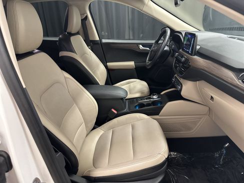 Used 2020 Ford Escape Titanium image 33