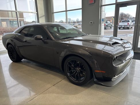 Used 2022 Dodge Challenger SRT Hellcat image 4