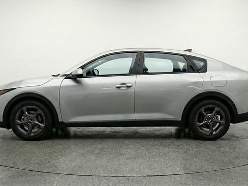 Used 2025 Kia K4 LXS image 5