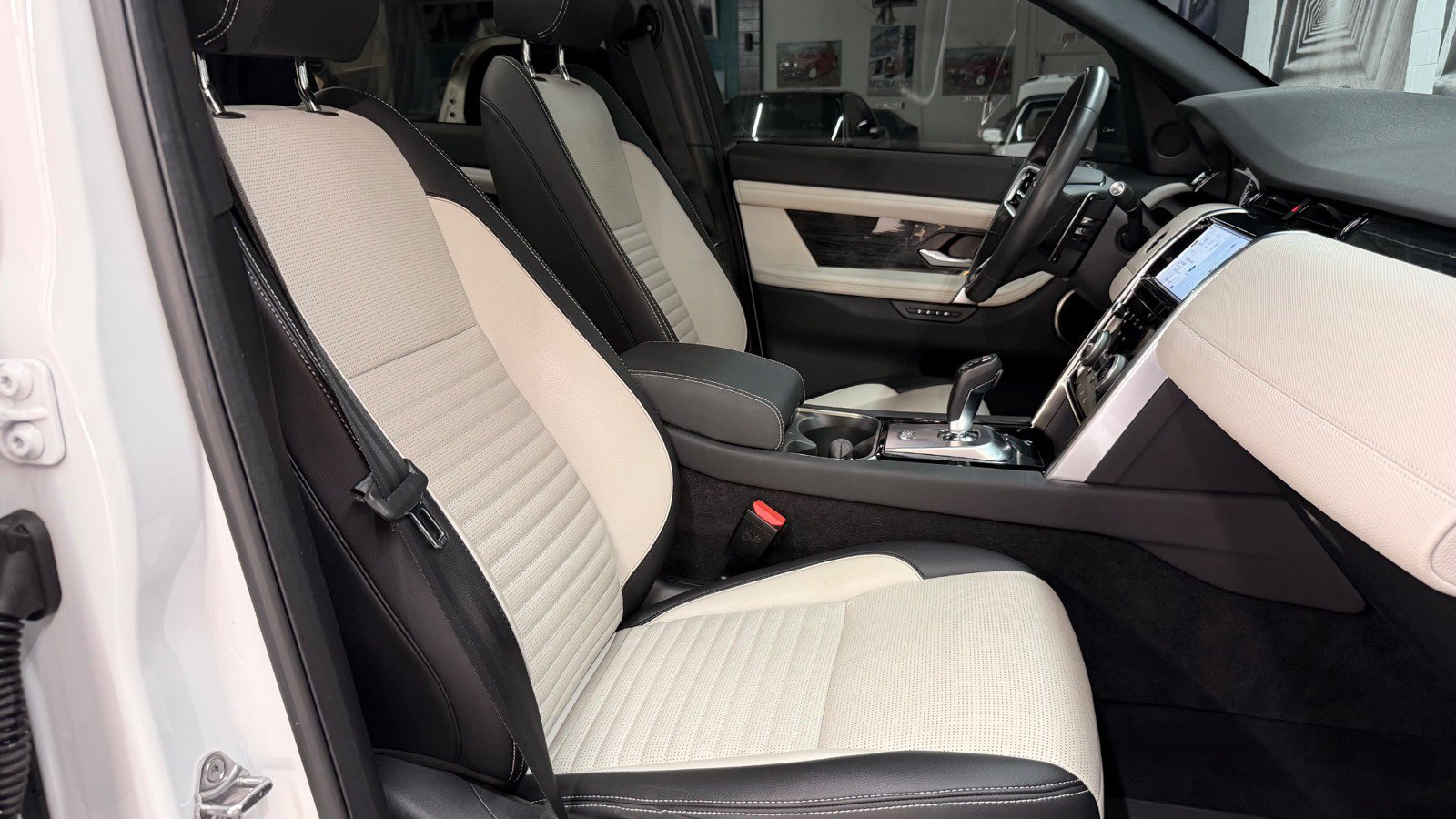 Used 2023 Land Rover Discovery Sport SE R-Dynamic AWD/4WD image 36