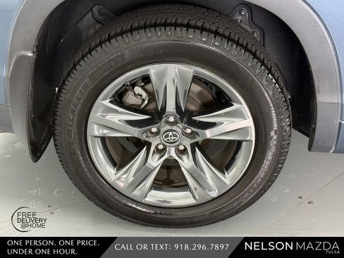 Used 2018 Toyota Highlander Limited Platinum AWD/4WD image 11