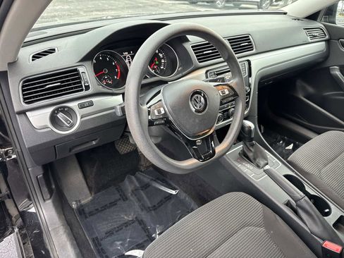 Used 2017 Volkswagen Passat 1.8T S image 20