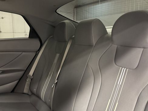 Used 2024 Hyundai Elantra Blue image 12