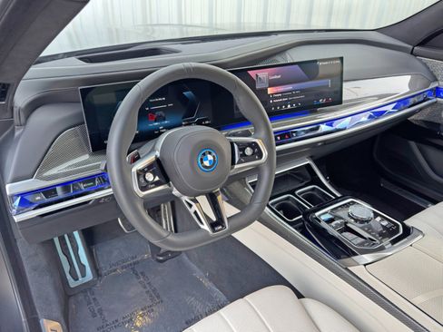 Used 2023 BMW i7 xDrive60 image 13
