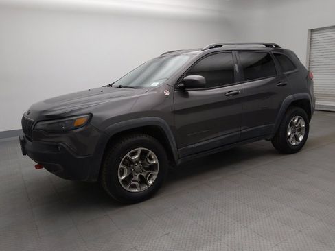 Used 2019 Jeep Cherokee Trailhawk w/ Cold Weather Group AWD/4WD image 2