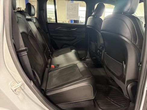 Used 2025 Jeep Grand Cherokee Altitude image 65