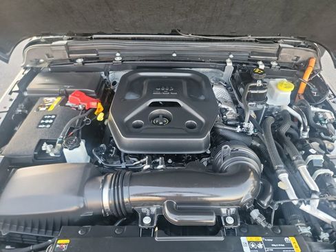 Used 2024 Jeep Wrangler Unlimited image 16