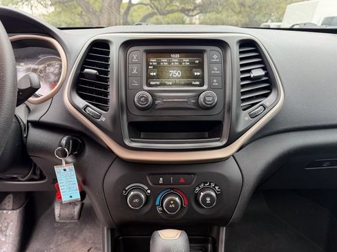 Used 2018 Jeep Cherokee Latitude image 13