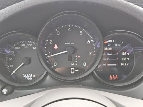 Certified 2025 Porsche Macan image 16