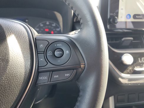 Used 2025 Toyota Corolla Cross LE image 27