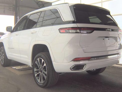Used 2024 Jeep Grand Cherokee Overland AWD/4WD image 7