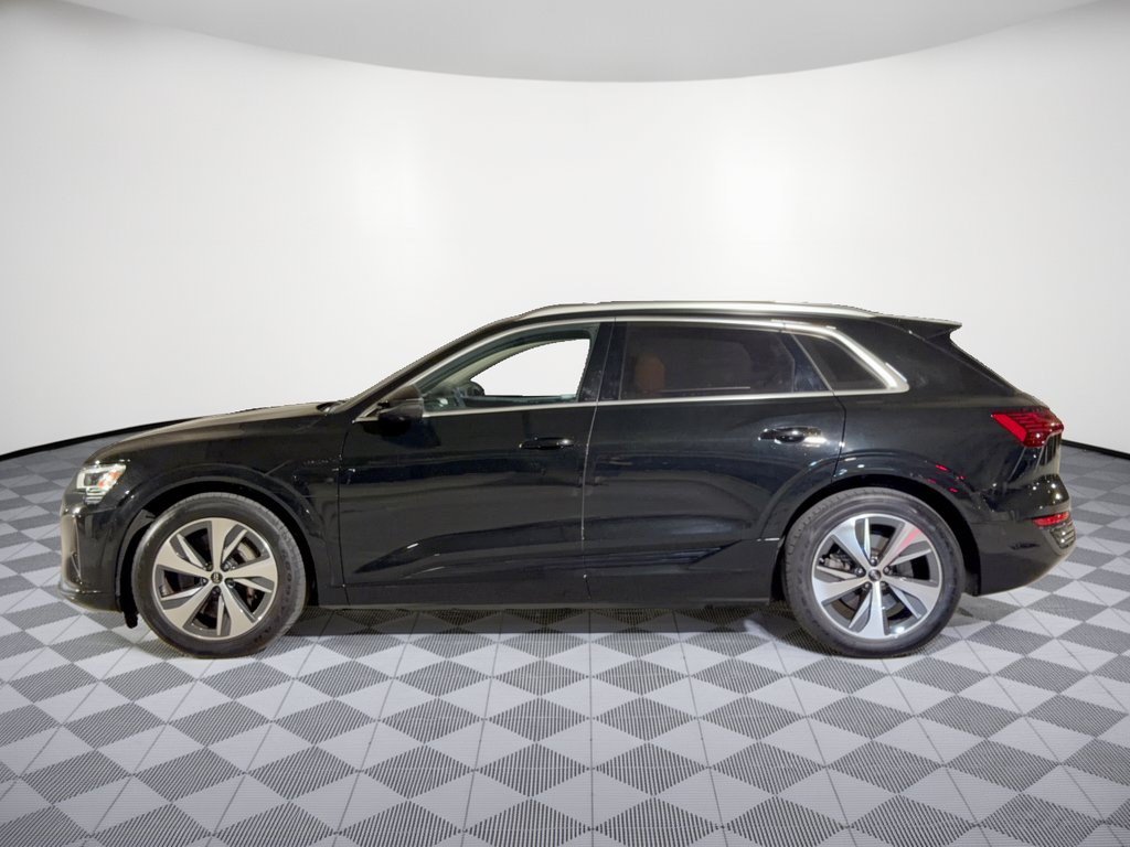 Used 2024 Audi Q8 e-tron Premium Plus AWD/4WD image 2
