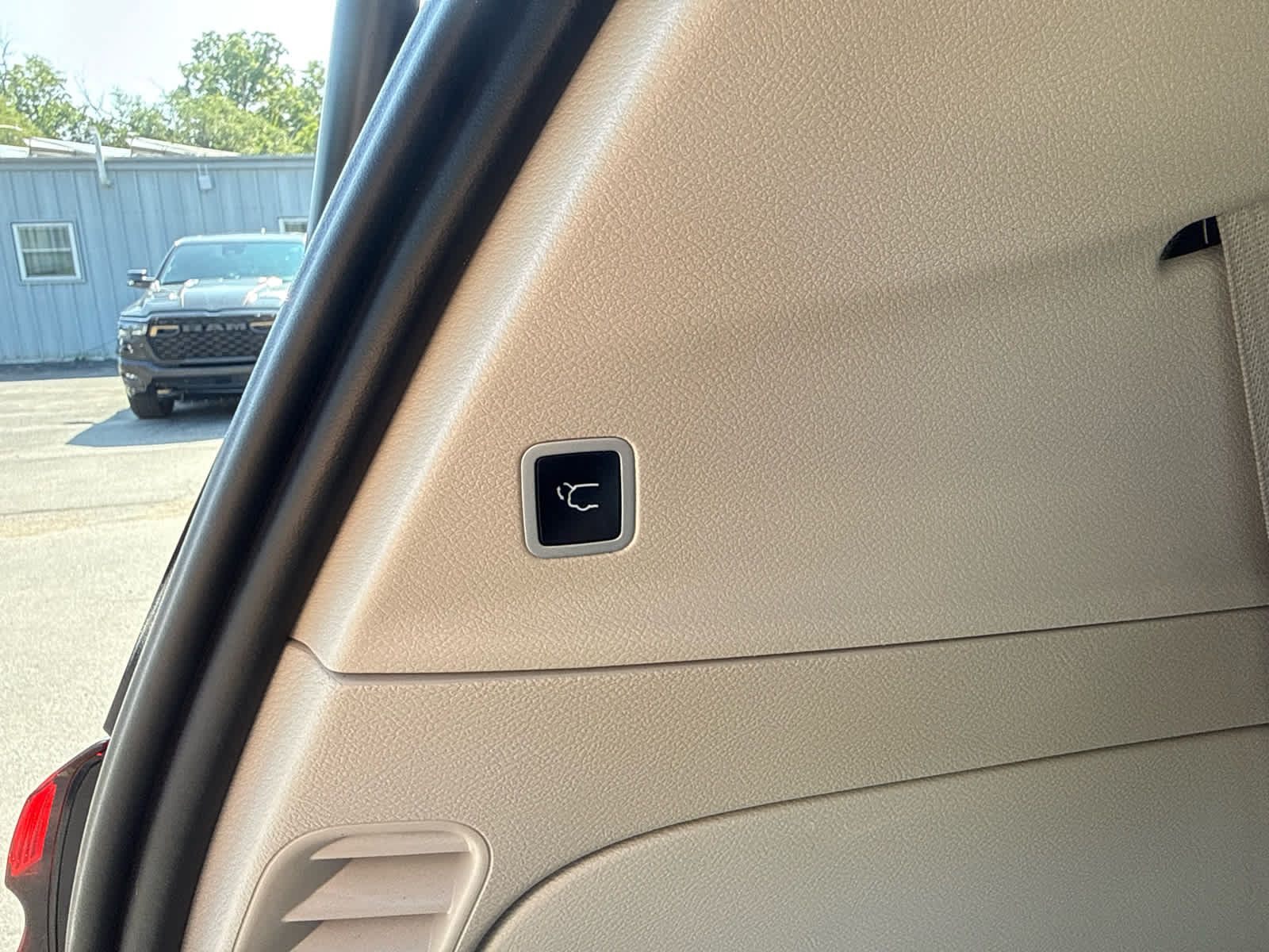 Used 2023 Chrysler Pacifica Limited w/ Uconnect Theater Family Group AWD/4WD image 20