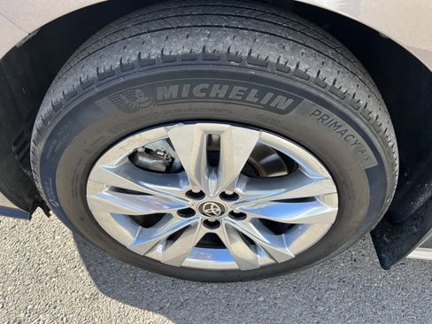 Used 2022 Toyota Sienna XLE image 22