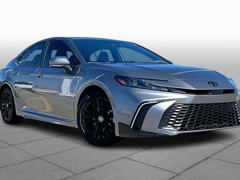 Certified 2025 Toyota Camry SE w/ Convenience Package image 3