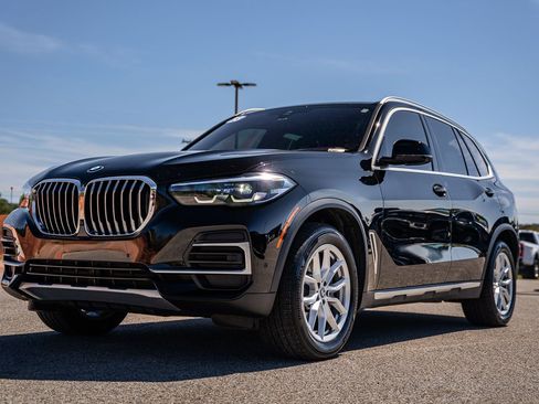 Used 2023 BMW X5 xDrive40i w/ Premium Package AWD/4WD image 3