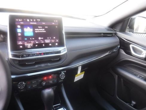 New 2026 Jeep Compass Latitude image 20