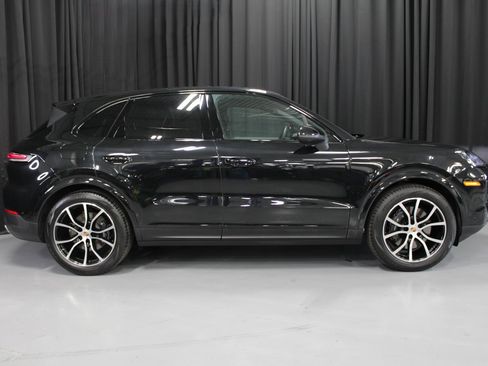 Certified 2025 Porsche Cayenne image 8
