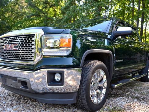 Used 2014 GMC Sierra 1500 SLT w/ SLT Preferred Package AWD/4WD image 2