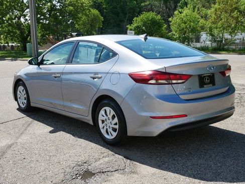 Used 2017 Hyundai Elantra SE FWD image 4