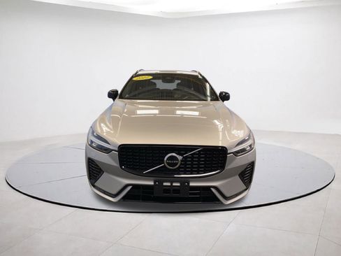 Used 2022 Volvo XC60 B5 R-Design image 2