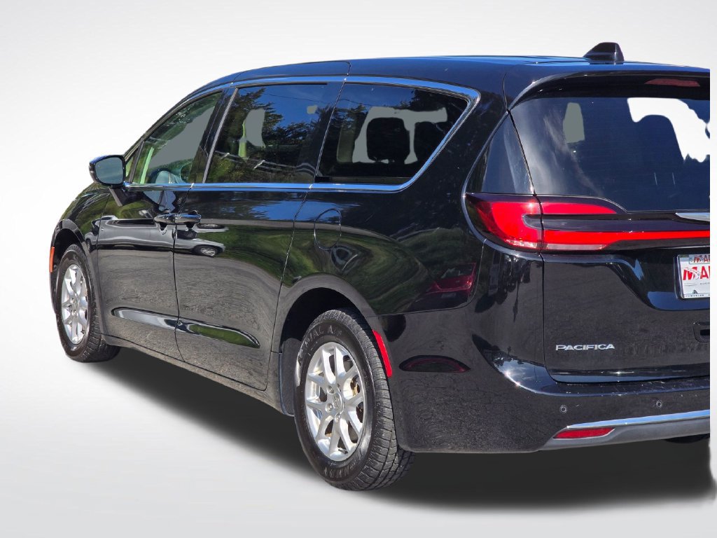 Used 2024 Chrysler Pacifica Touring-L FWD image 50