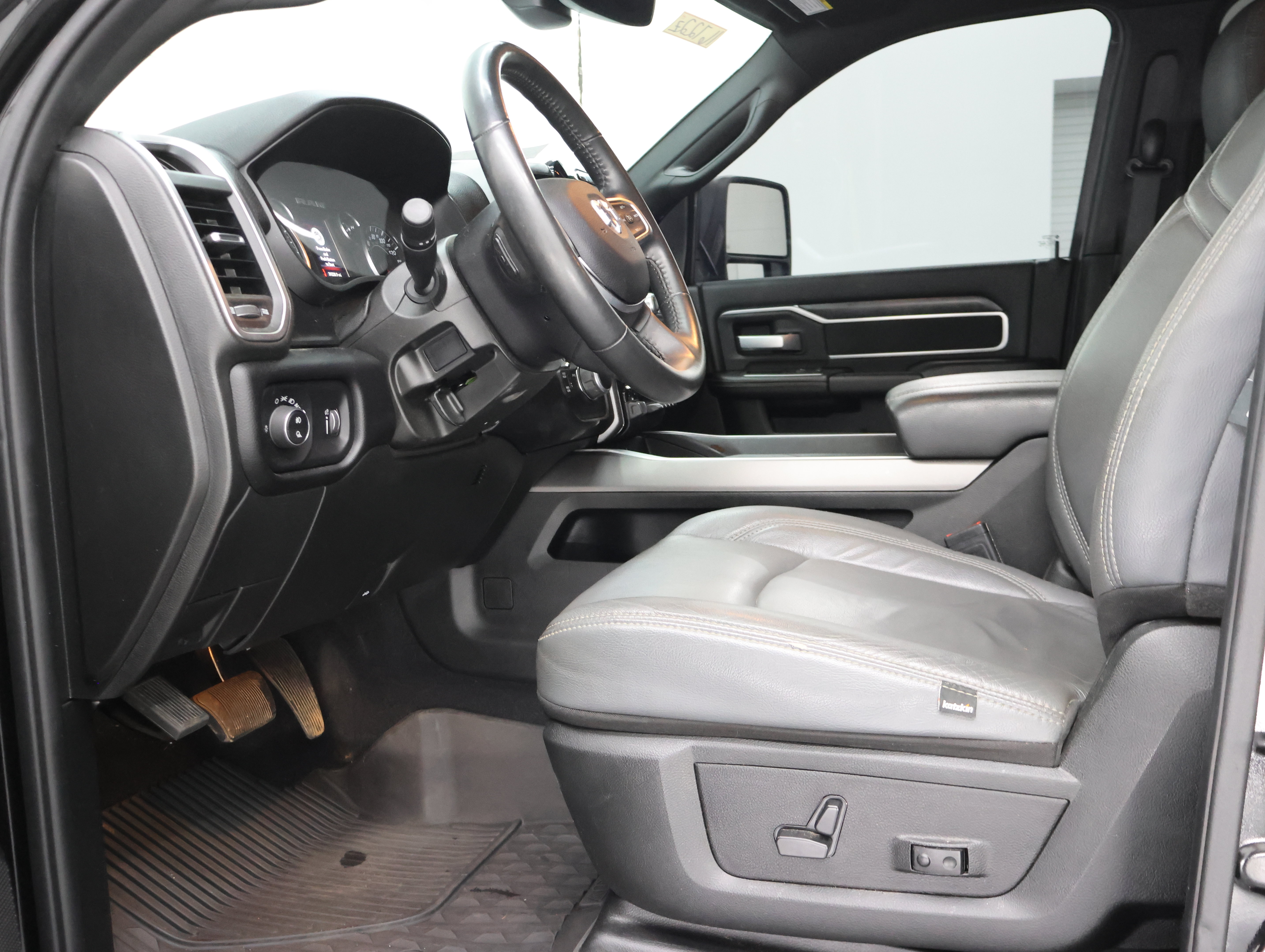 Used 2024 RAM 2500 Big Horn w/ Night Edition AWD/4WD image 6