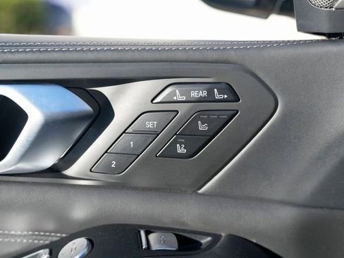 Used 2020 BMW X7 M50i w/ Dynamic Handling Package image 31