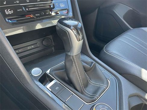 Used 2022 Volkswagen Tiguan SE image 25